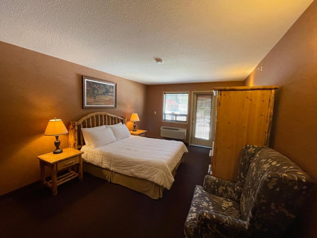 Elkwater Lake Lodge And Resort Екстер'єр фото