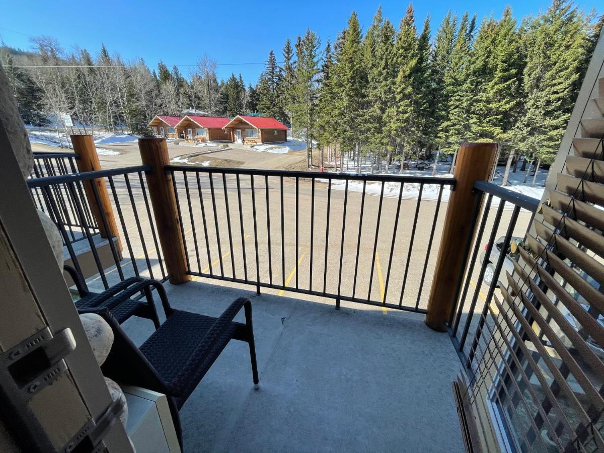 Elkwater Lake Lodge And Resort Екстер'єр фото