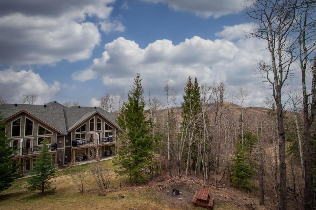 Elkwater Lake Lodge And Resort Екстер'єр фото
