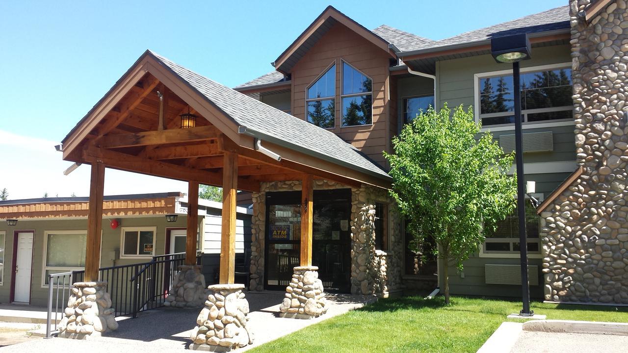 Elkwater Lake Lodge And Resort Екстер'єр фото