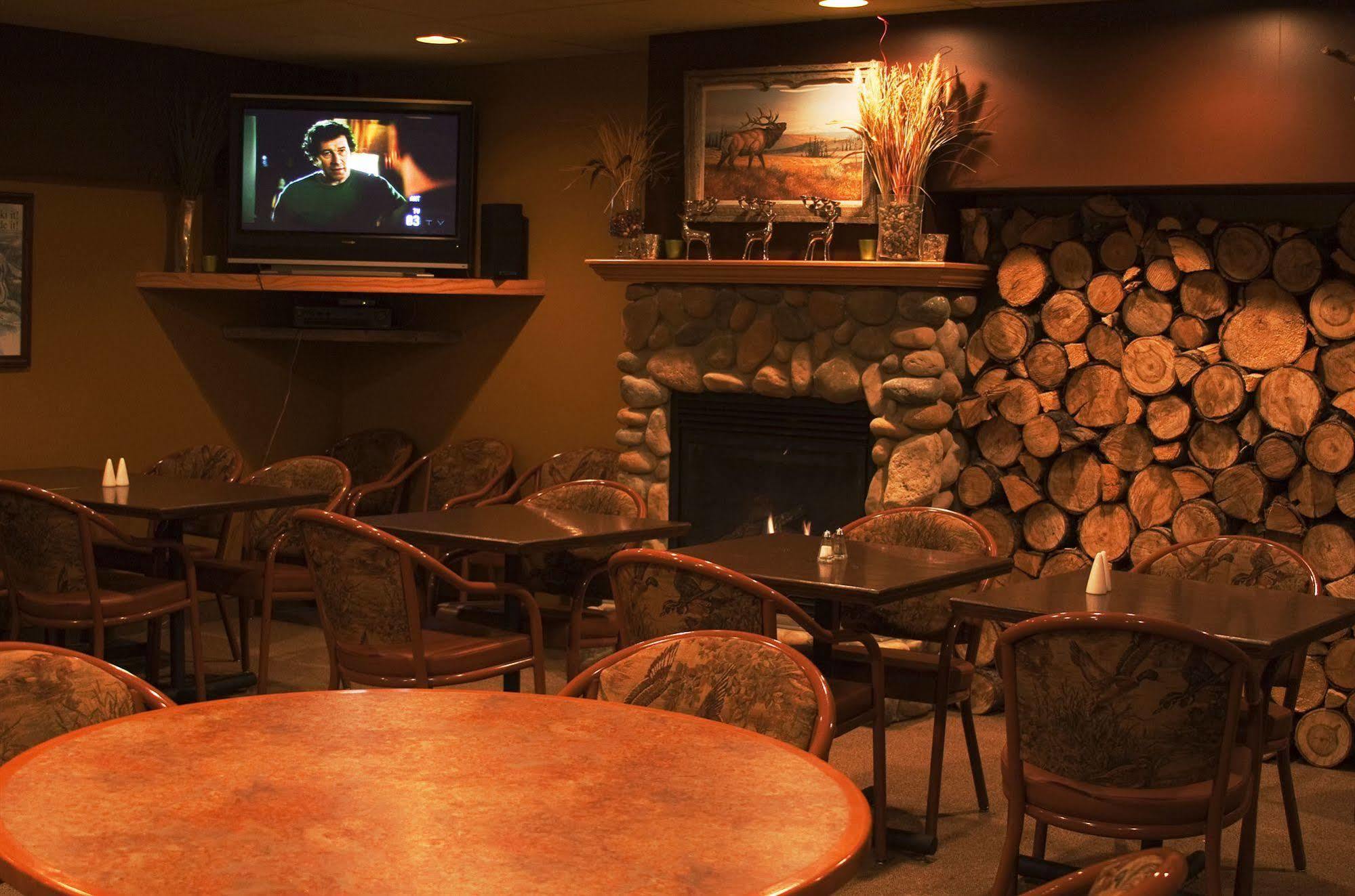 Elkwater Lake Lodge And Resort Екстер'єр фото