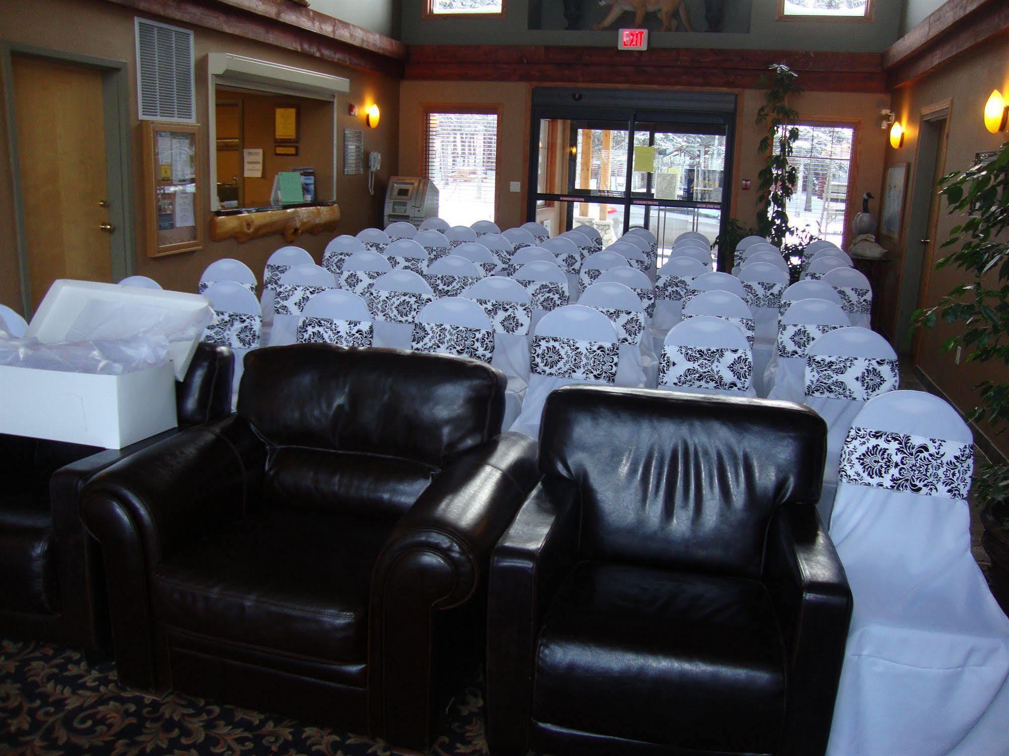 Elkwater Lake Lodge And Resort Екстер'єр фото