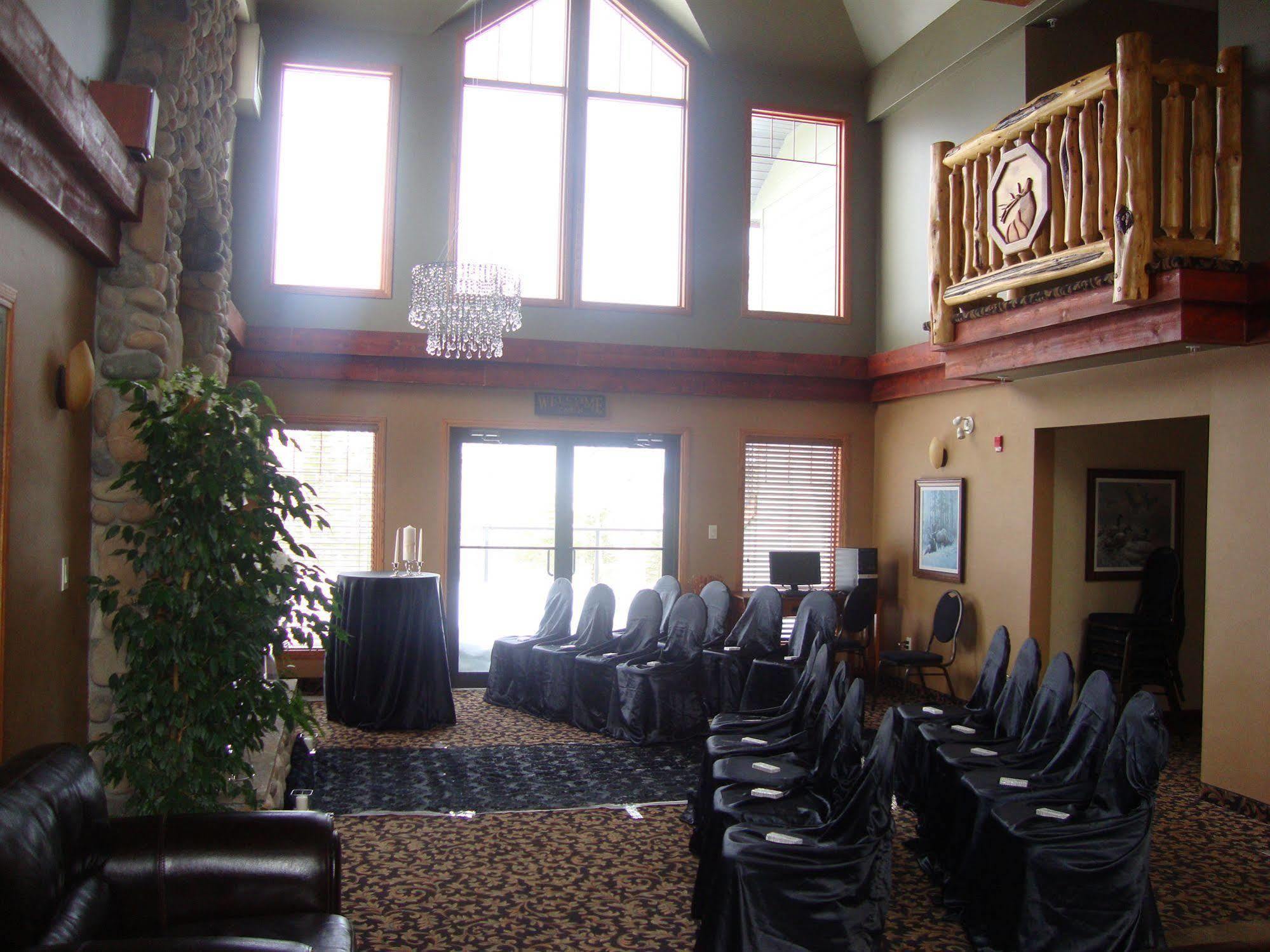 Elkwater Lake Lodge And Resort Екстер'єр фото